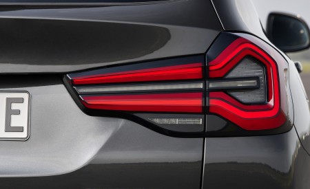 2022 BMW X3 xDrive 30e Tail Light Wallpapers 450x275 (25)