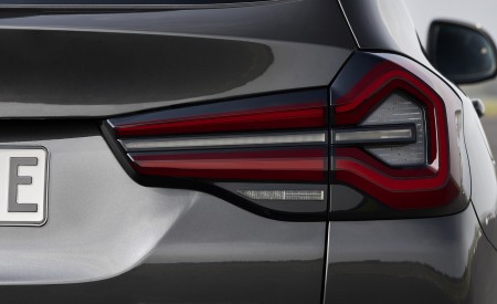2022 BMW X3 xDrive 30e Tail Light Wallpapers 450x275 (26)