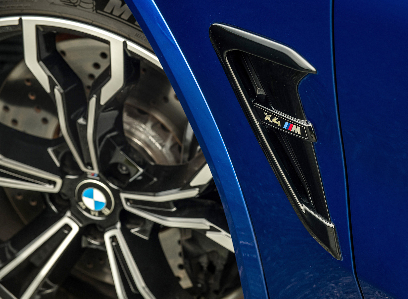 2022 BMW X4 M Competition (Color: Marina Bay Blue Metallic) Detail Wallpapers #172 of 194