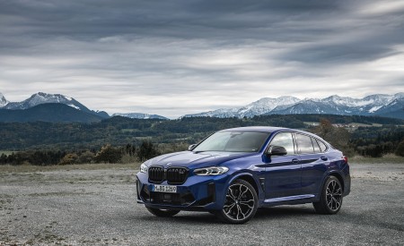 2022 BMW X4 M Competition (Color: Marina Bay Blue Metallic) Front Three-Quarter Wallpapers 450x275 (160)