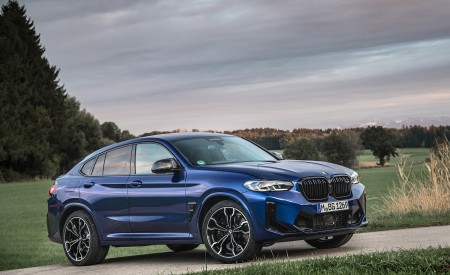 2022 BMW X4 M Competition (Color: Marina Bay Blue Metallic) Front Three-Quarter Wallpapers 450x275 (154)