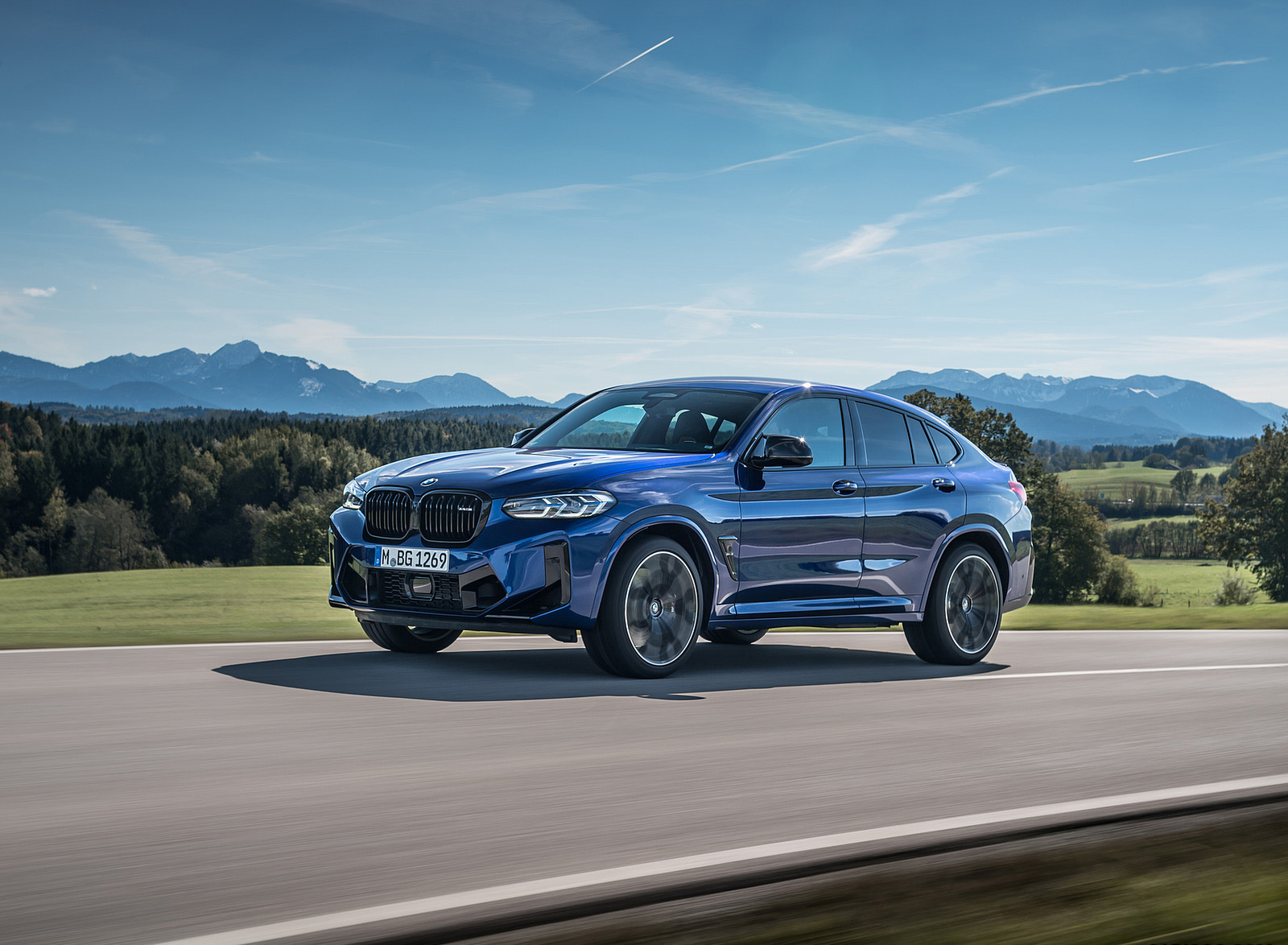 2022 BMW X4 M Competition (Color: Marina Bay Blue Metallic) Front Three-Quarter Wallpapers #143 of 194