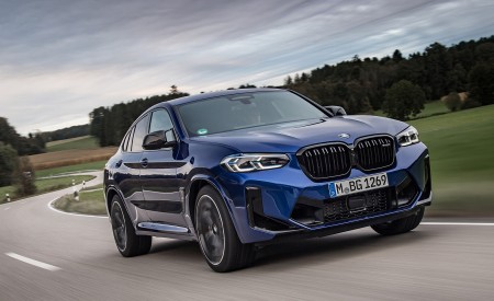 2022 BMW X4 M Competition (Color: Marina Bay Blue Metallic) Front Three-Quarter Wallpapers 450x275 (139)
