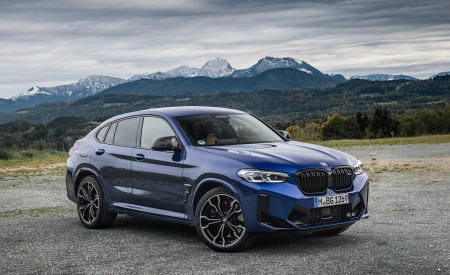2022 BMW X4 M Competition (Color: Marina Bay Blue Metallic) Front Three-Quarter Wallpapers 450x275 (161)