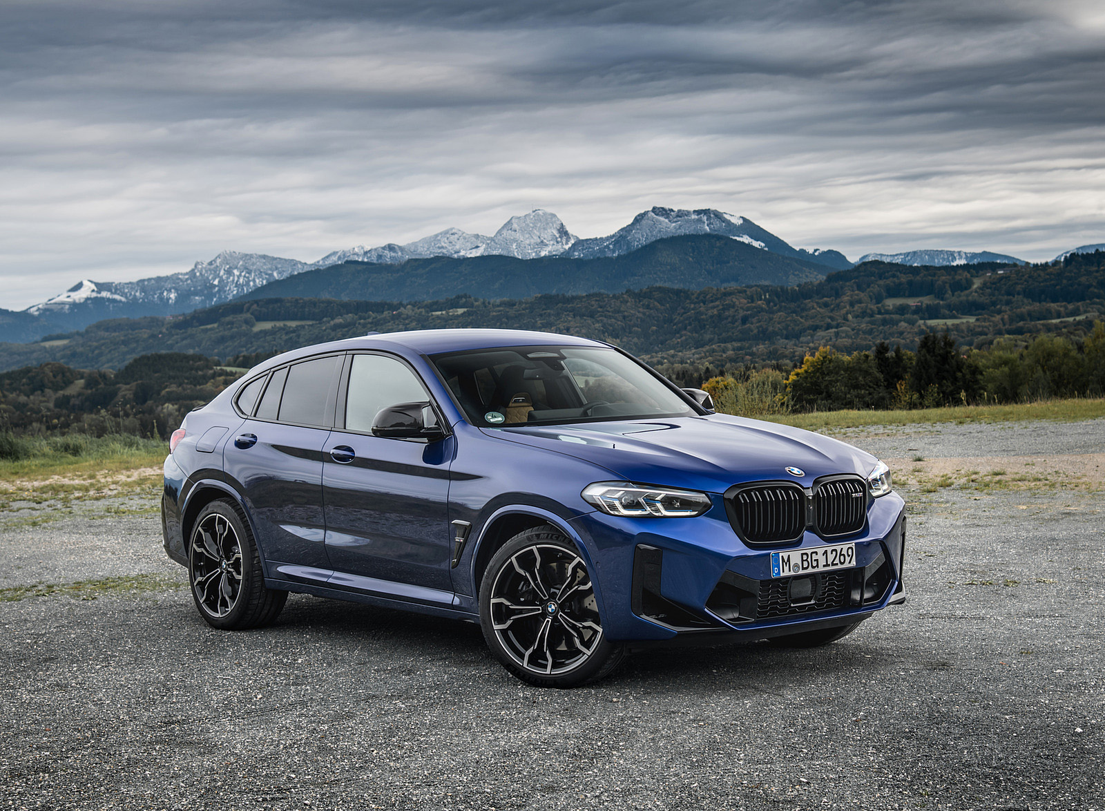2022 BMW X4 M Competition (Color: Marina Bay Blue Metallic) Front Three-Quarter Wallpapers #161 of 194