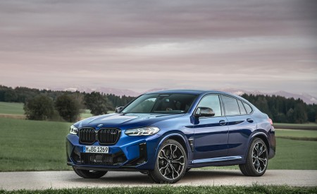 2022 BMW X4 M Competition (Color: Marina Bay Blue Metallic) Front Three-Quarter Wallpapers 450x275 (155)