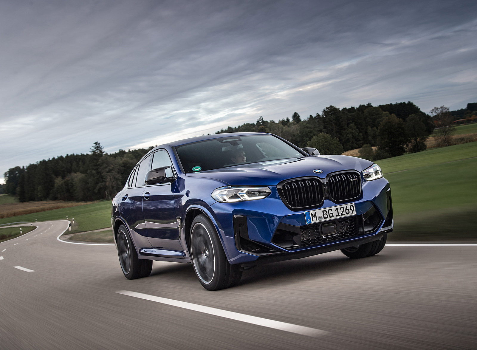2022 BMW X4 M Competition (Color: Marina Bay Blue Metallic) Front Three-Quarter Wallpapers #140 of 194