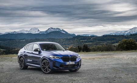 2022 BMW X4 M Competition (Color: Marina Bay Blue Metallic) Front Three-Quarter Wallpapers 450x275 (162)