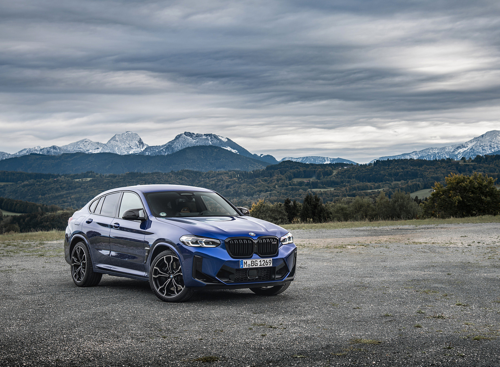 2022 BMW X4 M Competition (Color: Marina Bay Blue Metallic) Front Three-Quarter Wallpapers #162 of 194