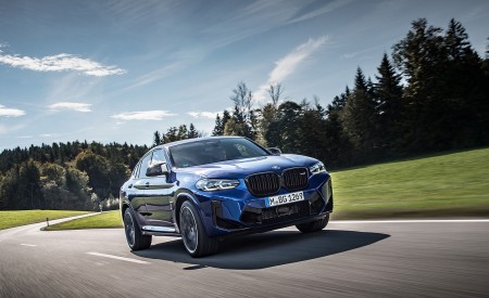 2022 BMW X4 M Competition (Color: Marina Bay Blue Metallic) Front Three-Quarter Wallpapers 450x275 (145)