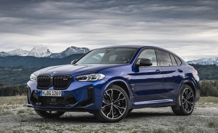 2022 BMW X4 M Competition (Color: Marina Bay Blue Metallic) Front Three-Quarter Wallpapers 450x275 (163)
