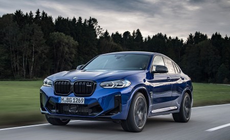 2022 BMW X4 M Competition (Color: Marina Bay Blue Metallic) Front Three-Quarter Wallpapers 450x275 (132)