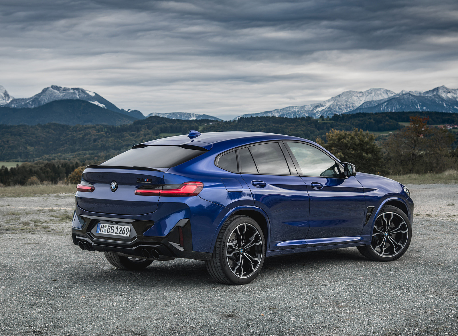2022 BMW X4 M Competition (Color: Marina Bay Blue Metallic) Rear Three-Quarter Wallpapers #166 of 194