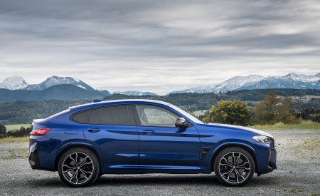 2022 BMW X4 M Competition (Color: Marina Bay Blue Metallic) Side Wallpapers 450x275 (168)