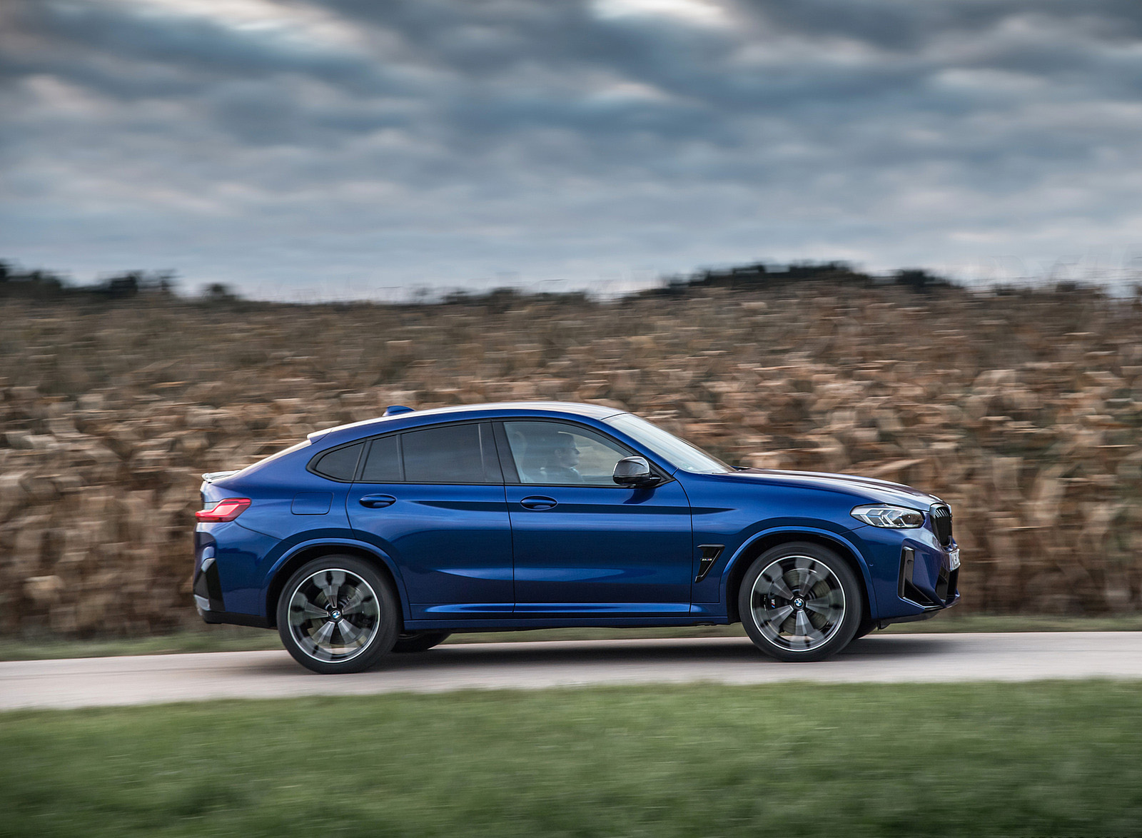 2022 BMW X4 M Competition (Color: Marina Bay Blue Metallic) Side Wallpapers #137 of 194