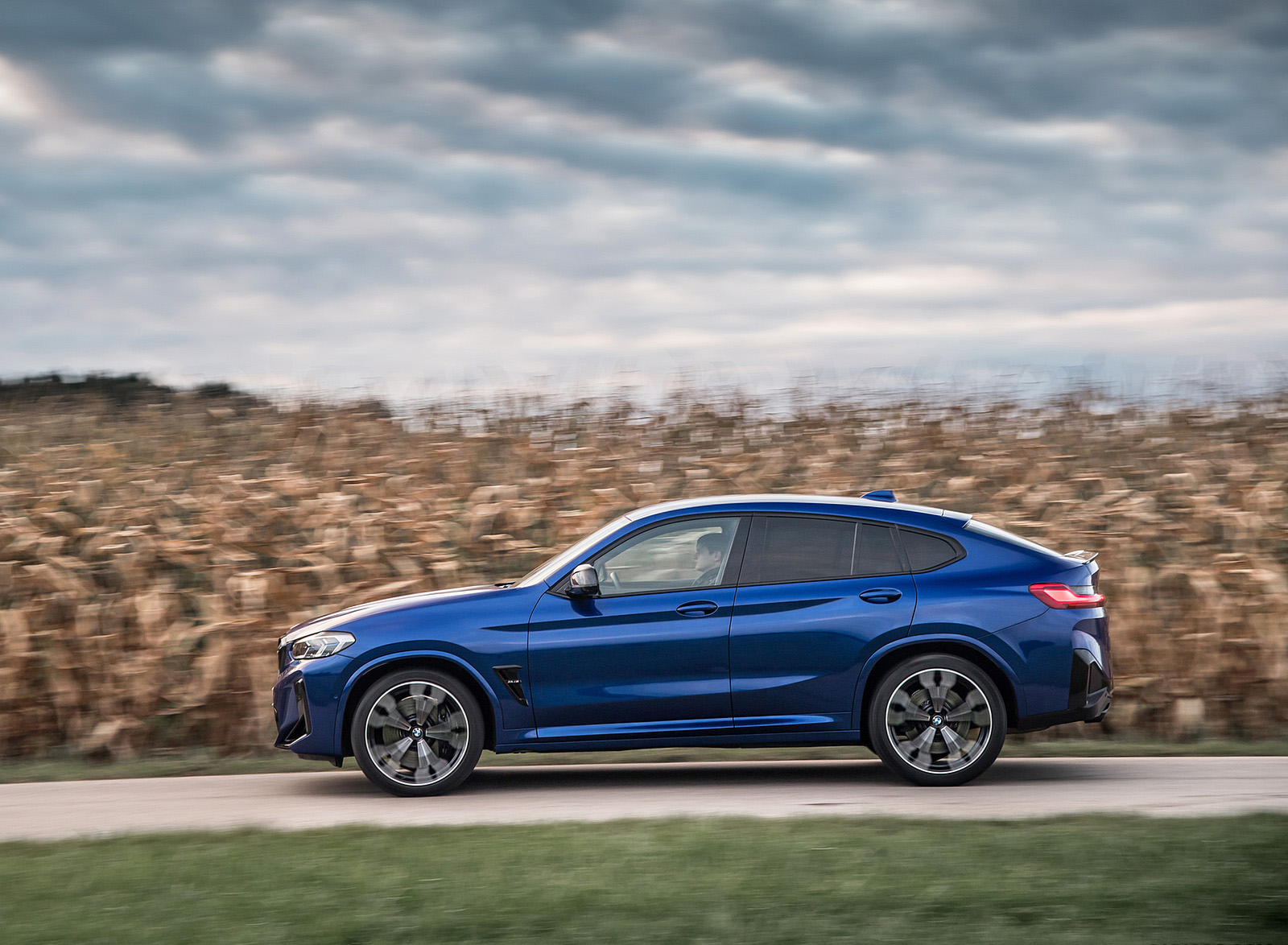 2022 BMW X4 M Competition (Color: Marina Bay Blue Metallic) Side Wallpapers #138 of 194