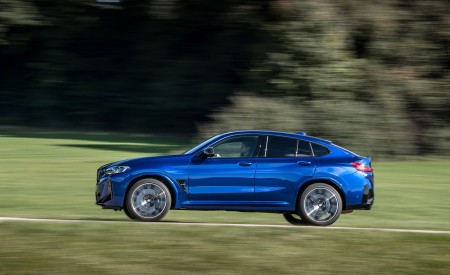 2022 BMW X4 M Competition (Color: Marina Bay Blue Metallic) Side Wallpapers 450x275 (152)