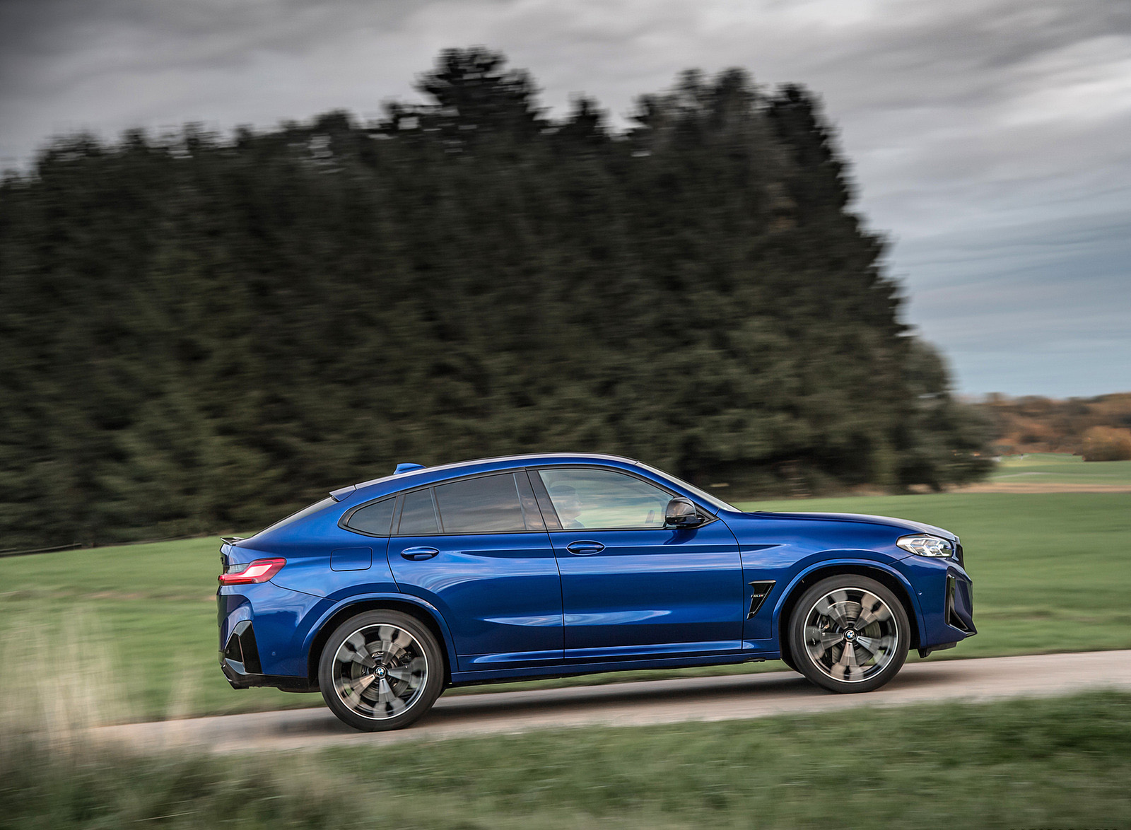 2022 BMW X4 M Competition (Color: Marina Bay Blue Metallic) Side Wallpapers #153 of 194
