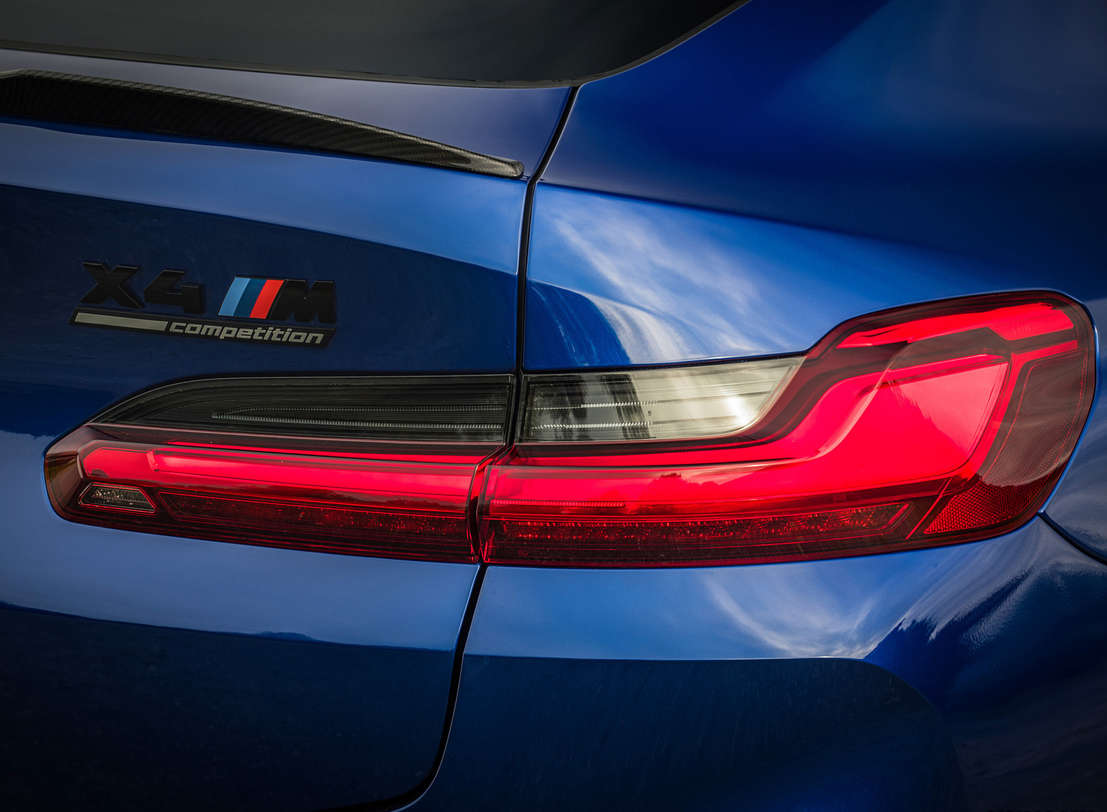 2022 BMW X4 M Competition (Color: Marina Bay Blue Metallic) Tail Light Wallpapers #176 of 194