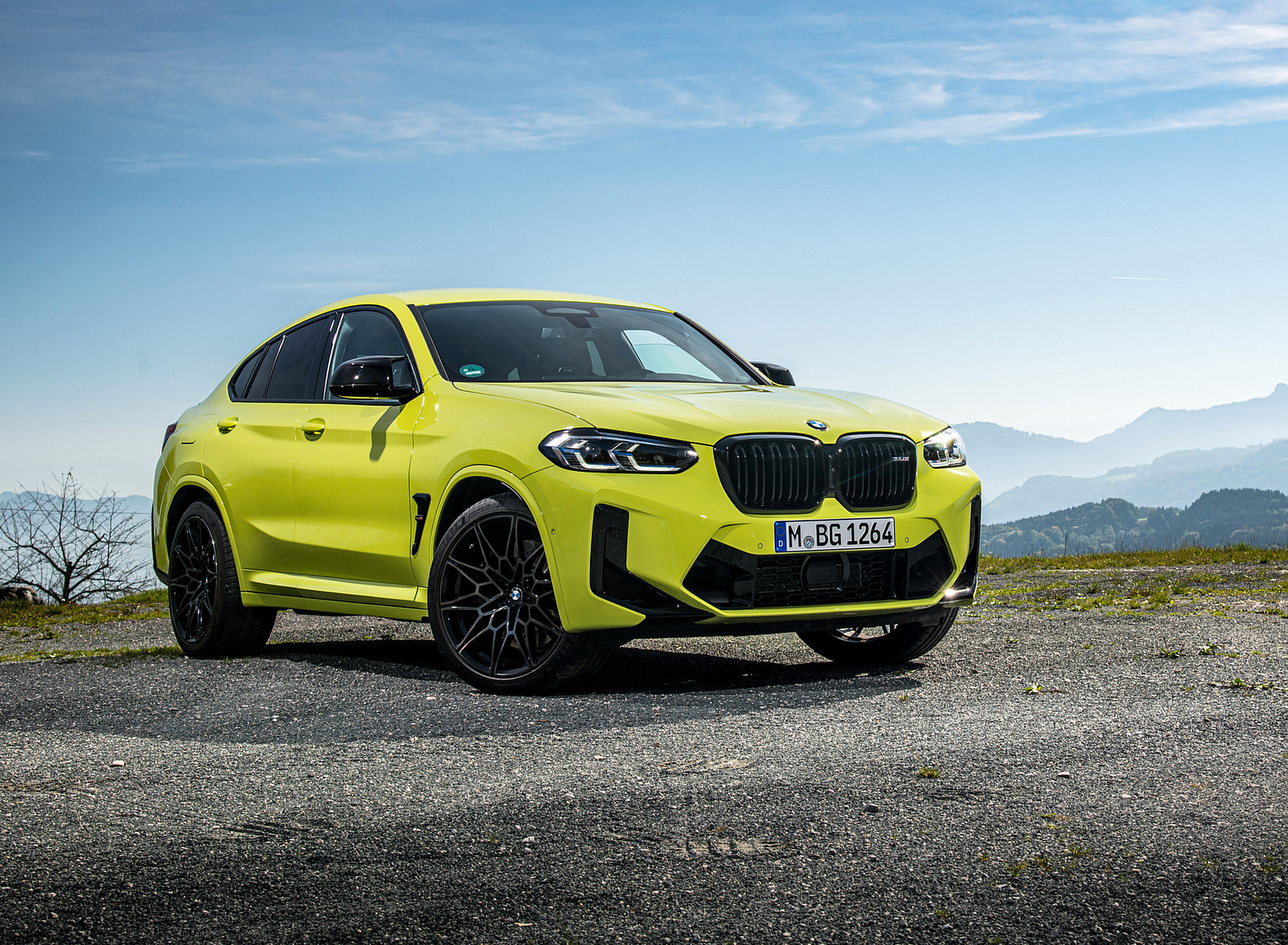 2022 BMW X4 M Competition (Color: Sao Paulo Yellow) Front Three-Quarter Wallpapers #85 of 194