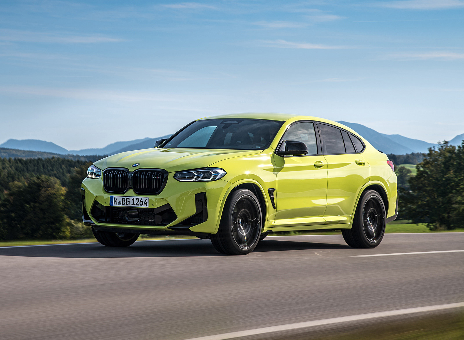 2022 BMW X4 M Competition (Color: Sao Paulo Yellow) Front Three-Quarter Wallpapers #76 of 194