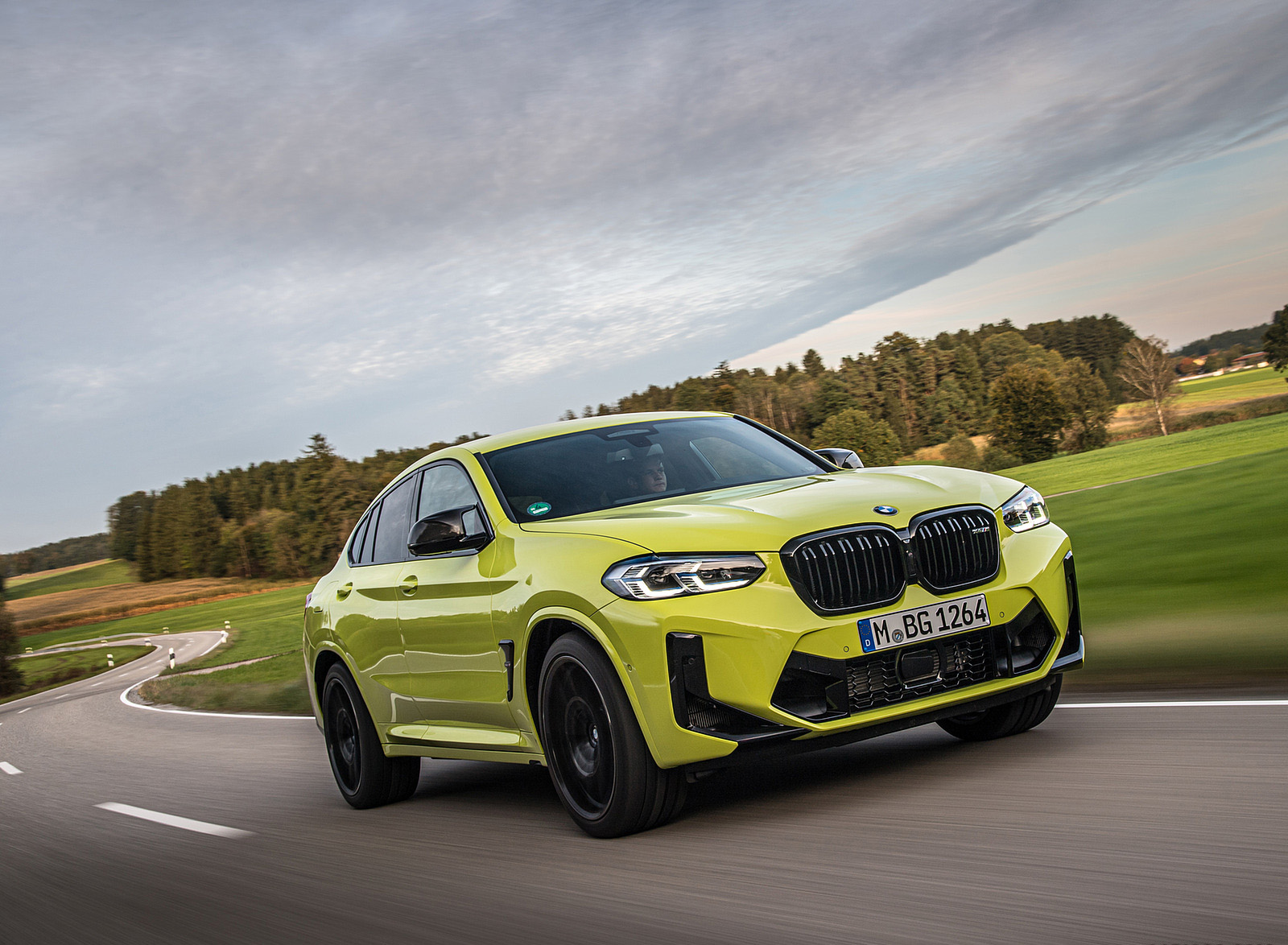 2022 BMW X4 M Competition (Color: Sao Paulo Yellow) Front Three-Quarter Wallpapers #66 of 194