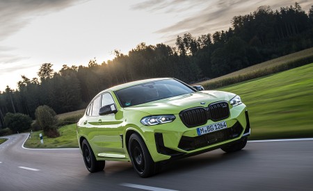 2022 BMW X4 M Competition (Color: Sao Paulo Yellow) Front Three-Quarter Wallpapers 450x275 (61)