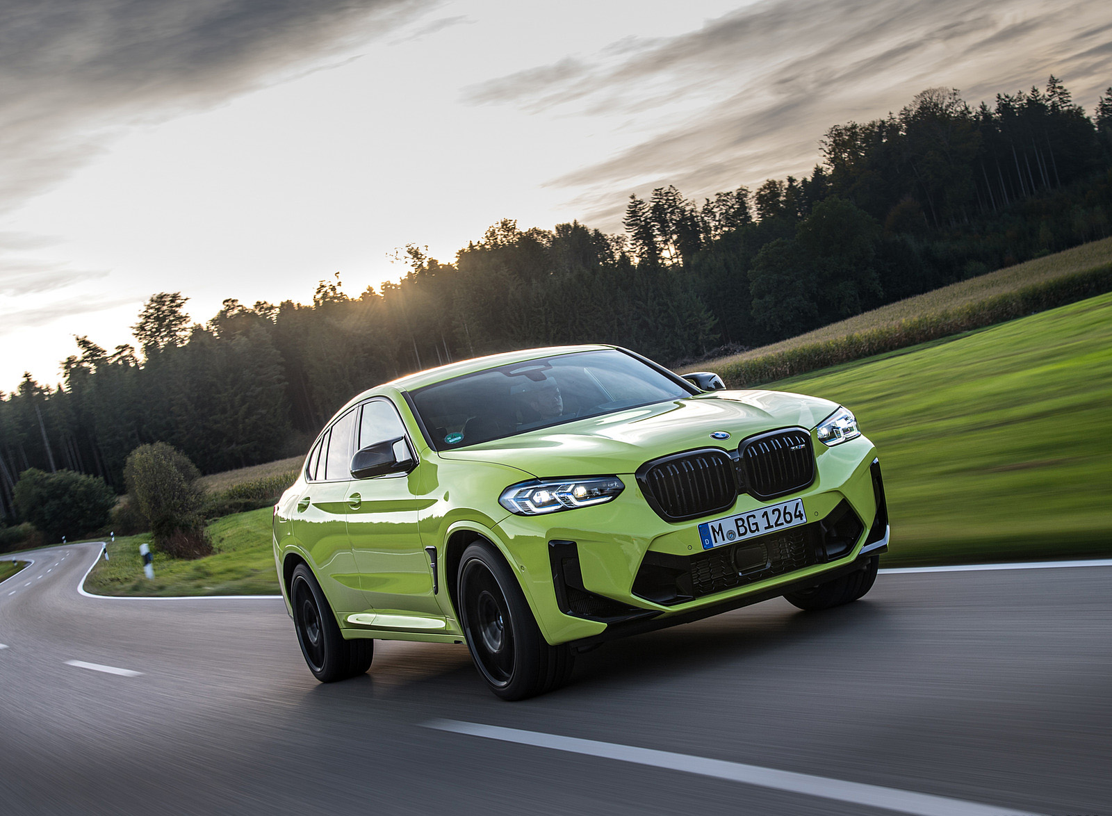 2022 BMW X4 M Competition (Color: Sao Paulo Yellow) Front Three-Quarter Wallpapers #61 of 194