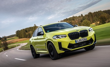 2022 BMW X4 M Competition (Color: Sao Paulo Yellow) Front Three-Quarter Wallpapers 450x275 (77)