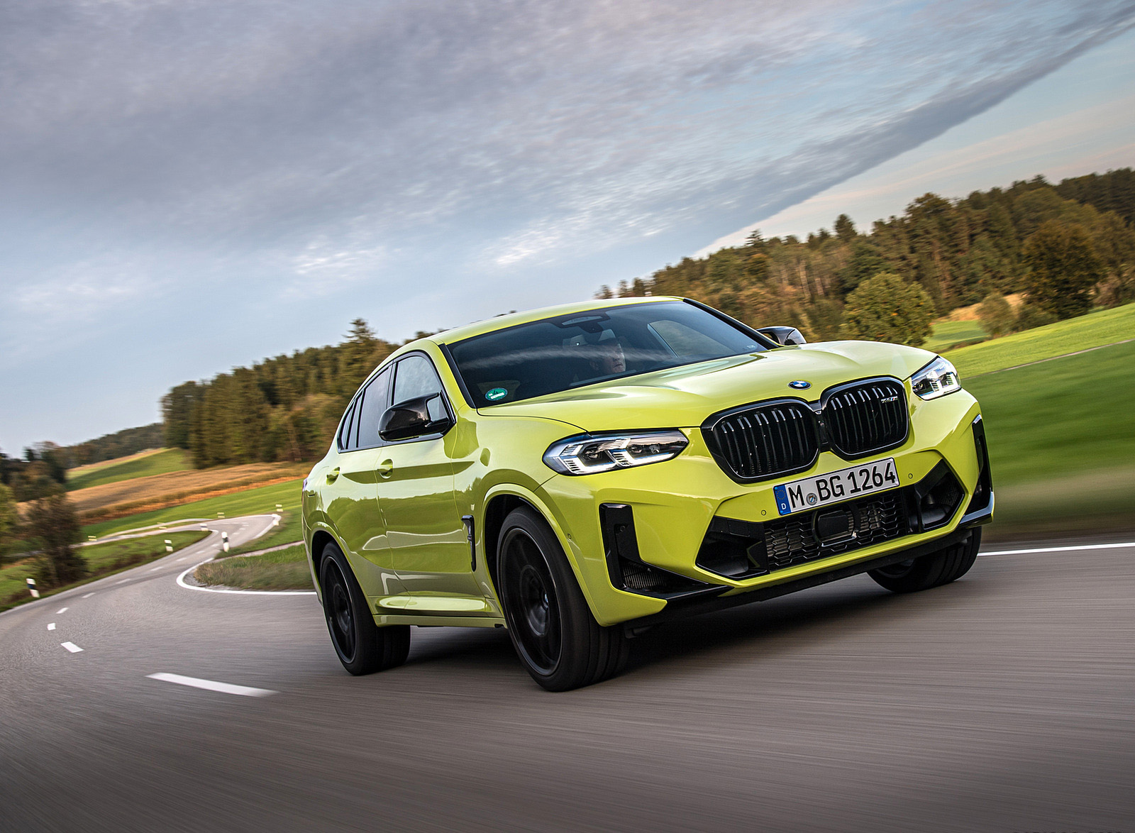 2022 BMW X4 M Competition (Color: Sao Paulo Yellow) Front Three-Quarter Wallpapers #77 of 194