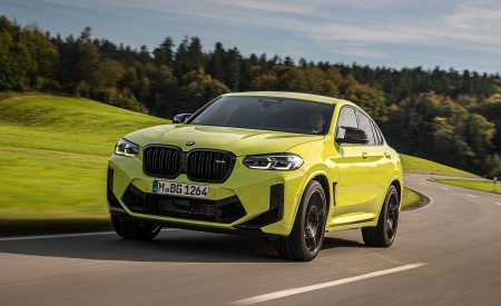 2022 BMW X4 M Competition (Color: Sao Paulo Yellow) Front Three-Quarter Wallpapers 450x275 (71)