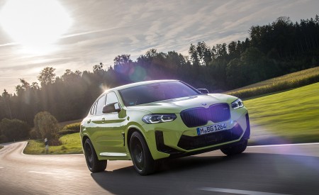 2022 BMW X4 M Competition (Color: Sao Paulo Yellow) Front Three-Quarter Wallpapers 450x275 (67)