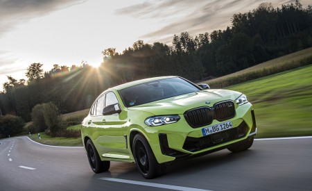 2022 BMW X4 M Competition (Color: Sao Paulo Yellow) Front Three-Quarter Wallpapers 450x275 (62)