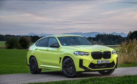 2022 BMW X4 M Competition (Color: Sao Paulo Yellow) Front Three-Quarter Wallpapers  450x275 (104)