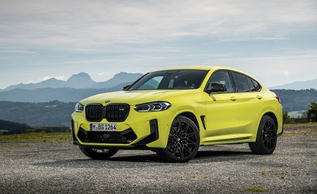 2022 BMW X4 M Competition (Color: Sao Paulo Yellow) Front Three-Quarter Wallpapers 450x275 (92)