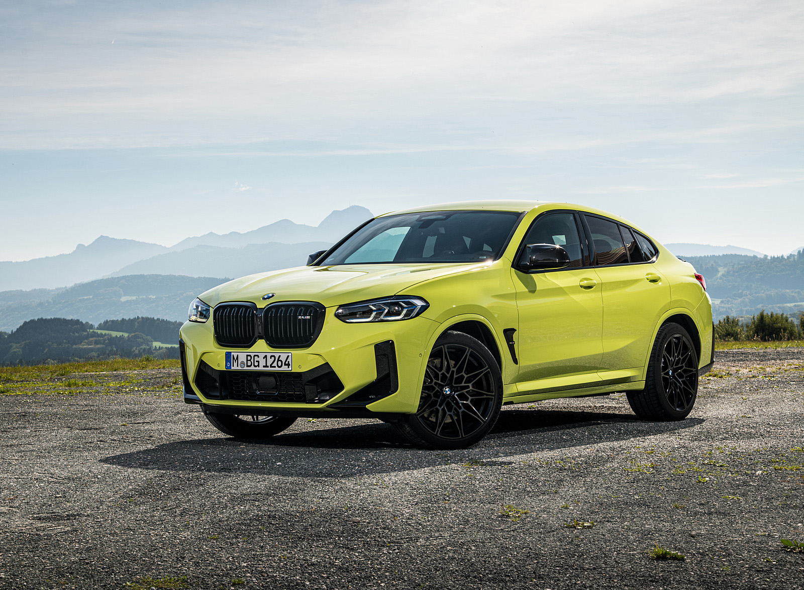 2022 BMW X4 M Competition (Color: Sao Paulo Yellow) Front Three-Quarter Wallpapers #93 of 194
