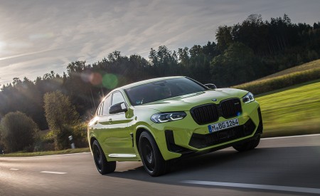2022 BMW X4 M Competition (Color: Sao Paulo Yellow) Front Three-Quarter Wallpapers 450x275 (69)