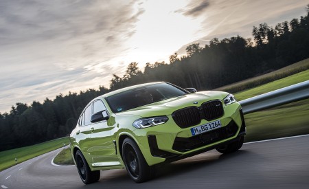2022 BMW X4 M Competition (Color: Sao Paulo Yellow) Front Three-Quarter Wallpapers 450x275 (64)