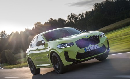 2022 BMW X4 M Competition (Color: Sao Paulo Yellow) Front Three-Quarter Wallpapers 450x275 (59)