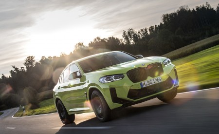 2022 BMW X4 M Competition (Color: Sao Paulo Yellow) Front Three-Quarter Wallpapers 450x275 (60)