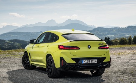 2022 BMW X4 M Competition (Color: Sao Paulo Yellow) Rear Three-Quarter Wallpapers 450x275 (97)