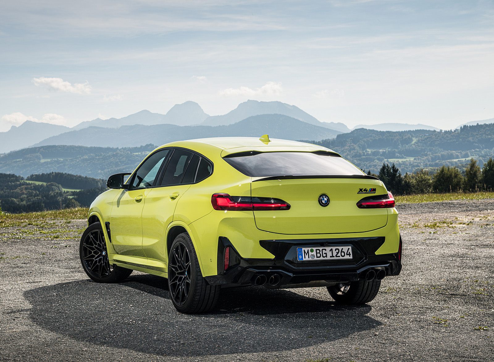 2022 BMW X4 M Competition (Color: Sao Paulo Yellow) Rear Three-Quarter Wallpapers #97 of 194