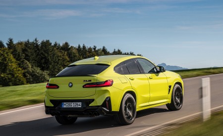 2022 BMW X4 M Competition (Color: Sao Paulo Yellow) Rear Three-Quarter Wallpapers 450x275 (79)