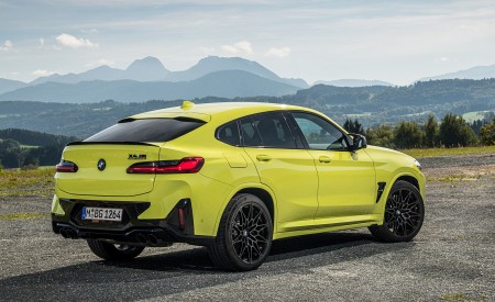 2022 BMW X4 M Competition (Color: Sao Paulo Yellow) Rear Three-Quarter Wallpapers 450x275 (98)
