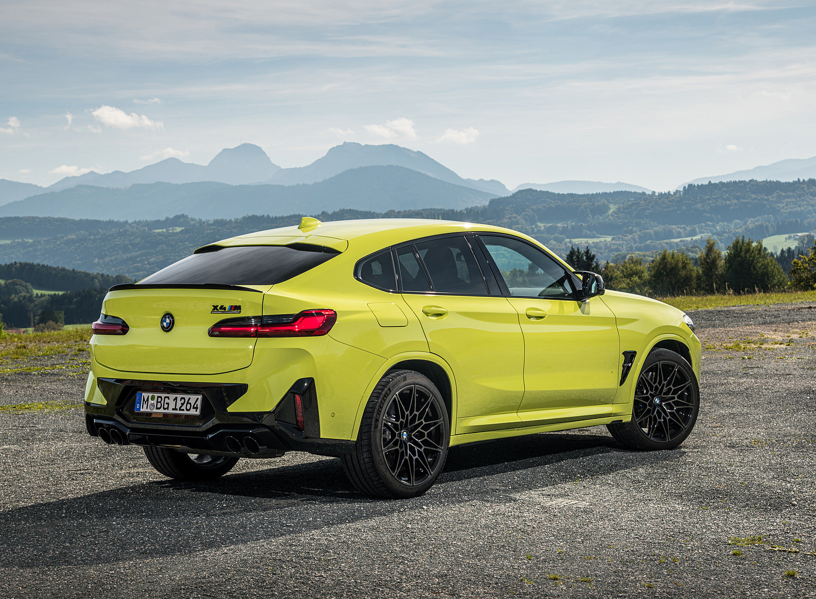 2022 BMW X4 M Competition (Color: Sao Paulo Yellow) Rear Three-Quarter Wallpapers #98 of 194