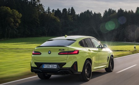 2022 BMW X4 M Competition (Color: Sao Paulo Yellow) Rear Three-Quarter Wallpapers 450x275 (75)