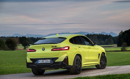 2022 BMW X4 M Competition (Color: Sao Paulo Yellow) Rear Three-Quarter Wallpapers 450x275 (107)