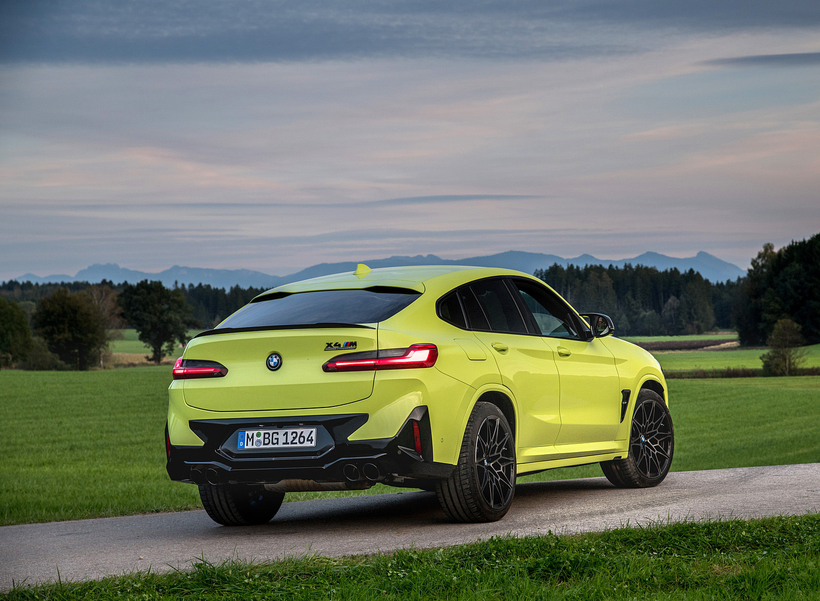 2022 BMW X4 M Competition (Color: Sao Paulo Yellow) Rear Three-Quarter Wallpapers #107 of 194