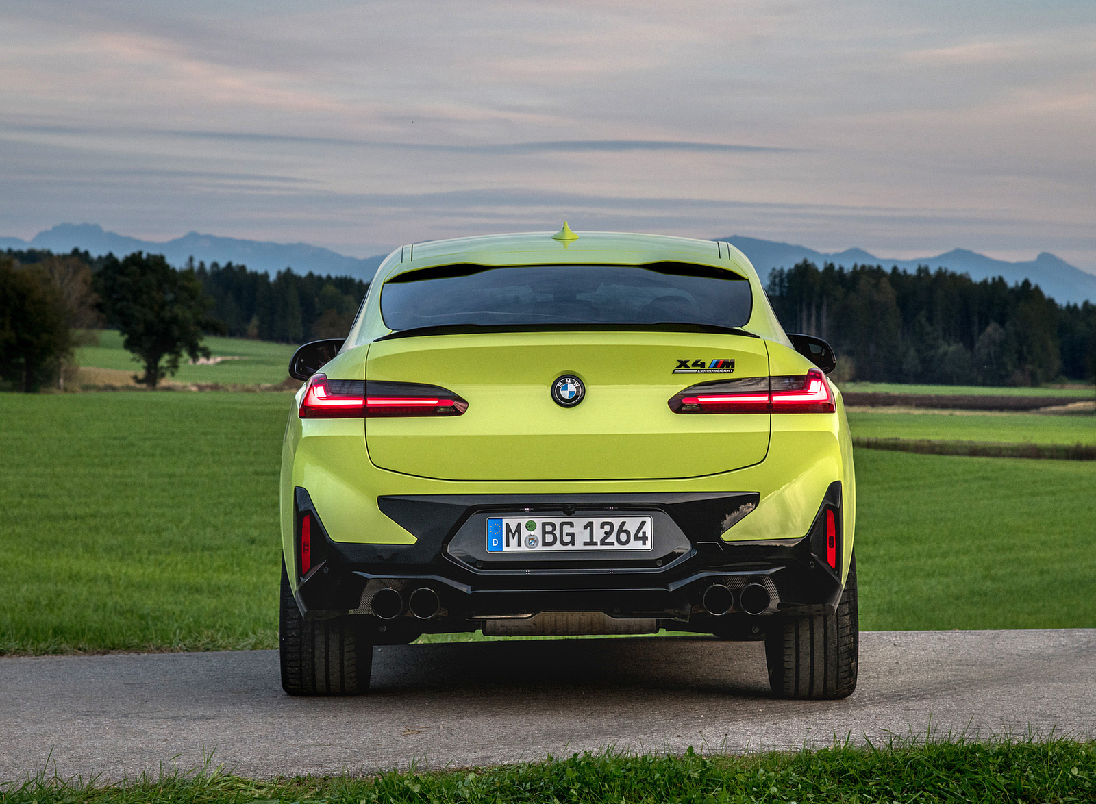 2022 BMW X4 M Competition (Color: Sao Paulo Yellow) Rear Wallpapers #108 of 194