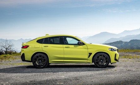 2022 BMW X4 M Competition (Color: Sao Paulo Yellow) Side Wallpapers 450x275 (100)
